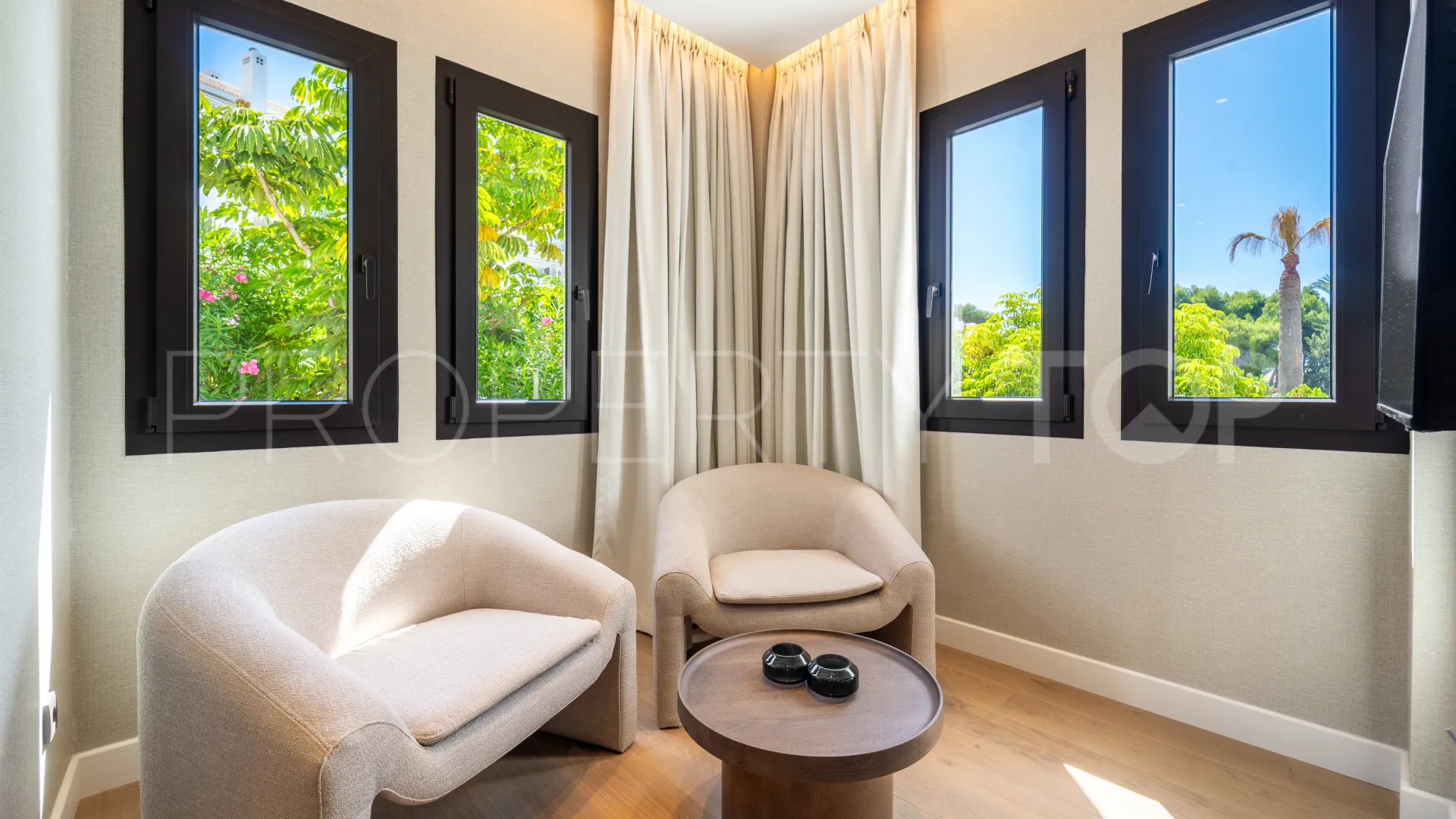Apartamento en venta en Los Monteros Palm Beach con 3 dormitorios