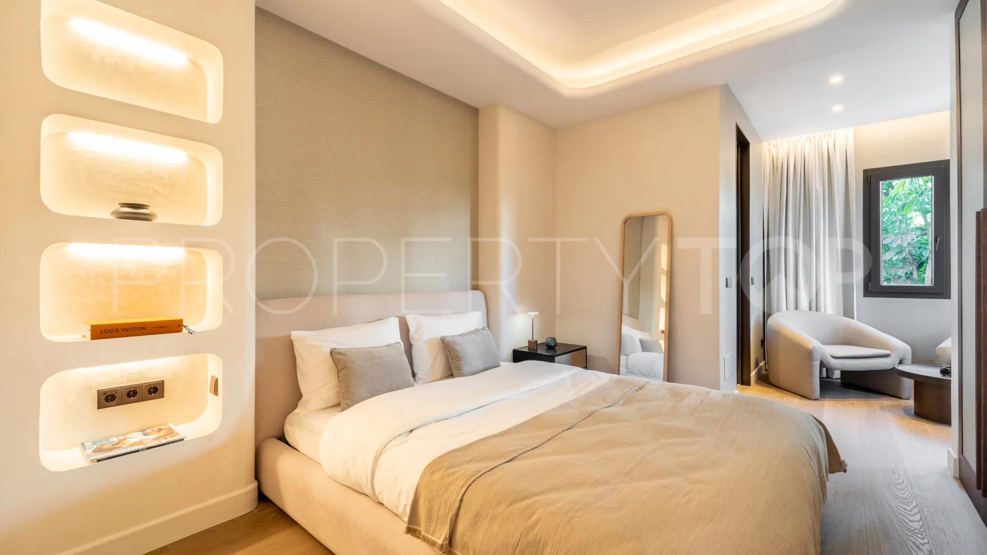Apartamento en venta en Los Monteros Palm Beach con 3 dormitorios