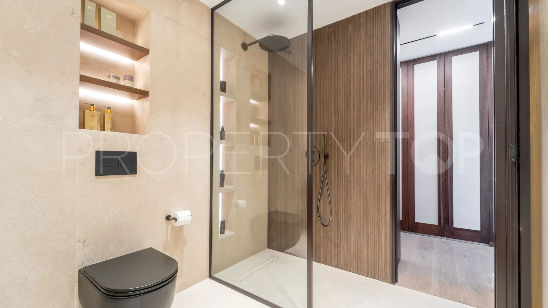 Apartamento en venta en Los Monteros Palm Beach con 3 dormitorios