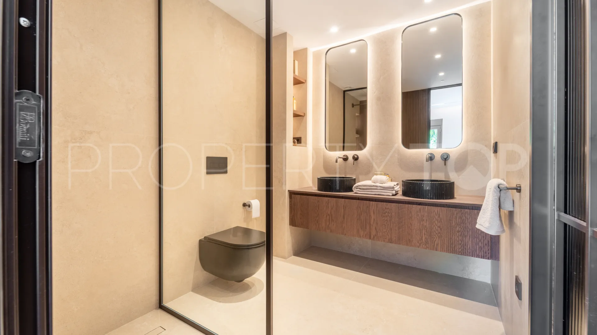Apartamento en venta en Los Monteros Palm Beach con 3 dormitorios