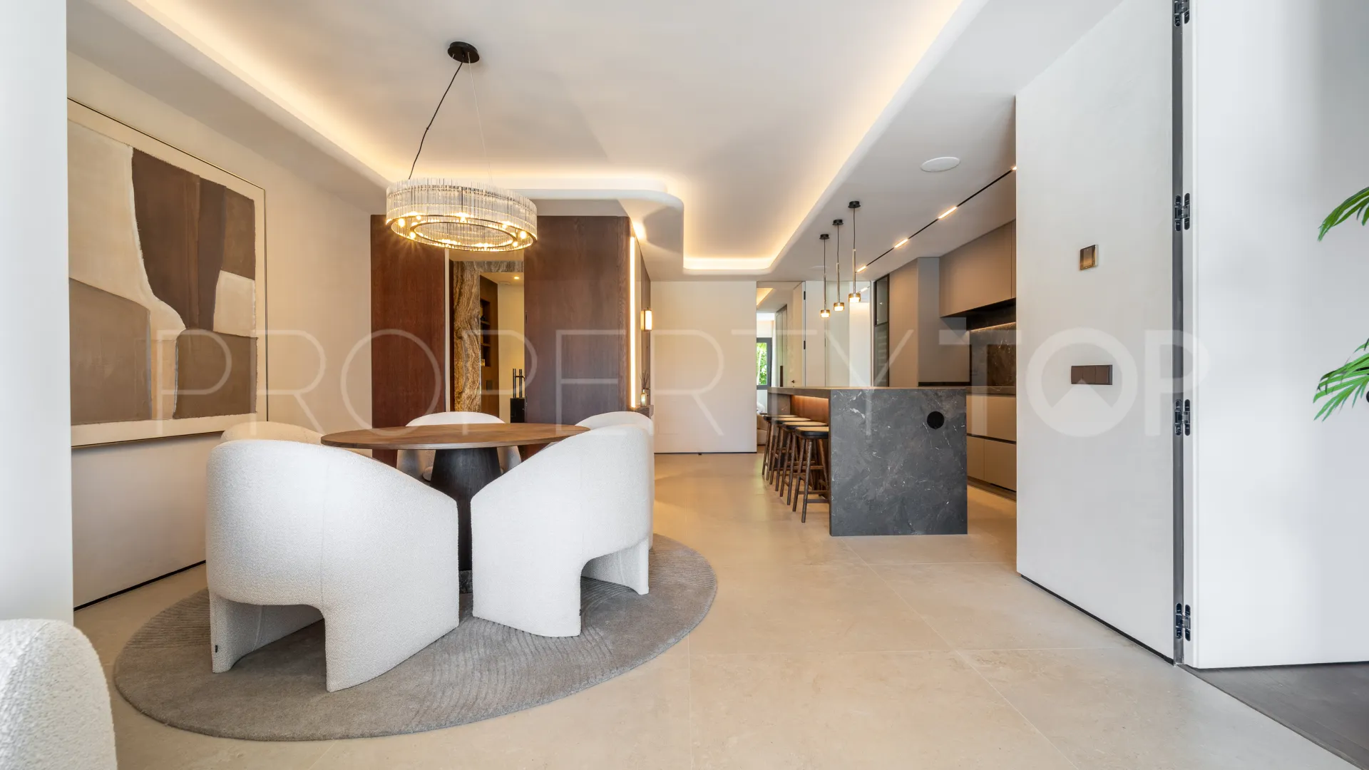 Apartamento en venta en Los Monteros Palm Beach con 3 dormitorios