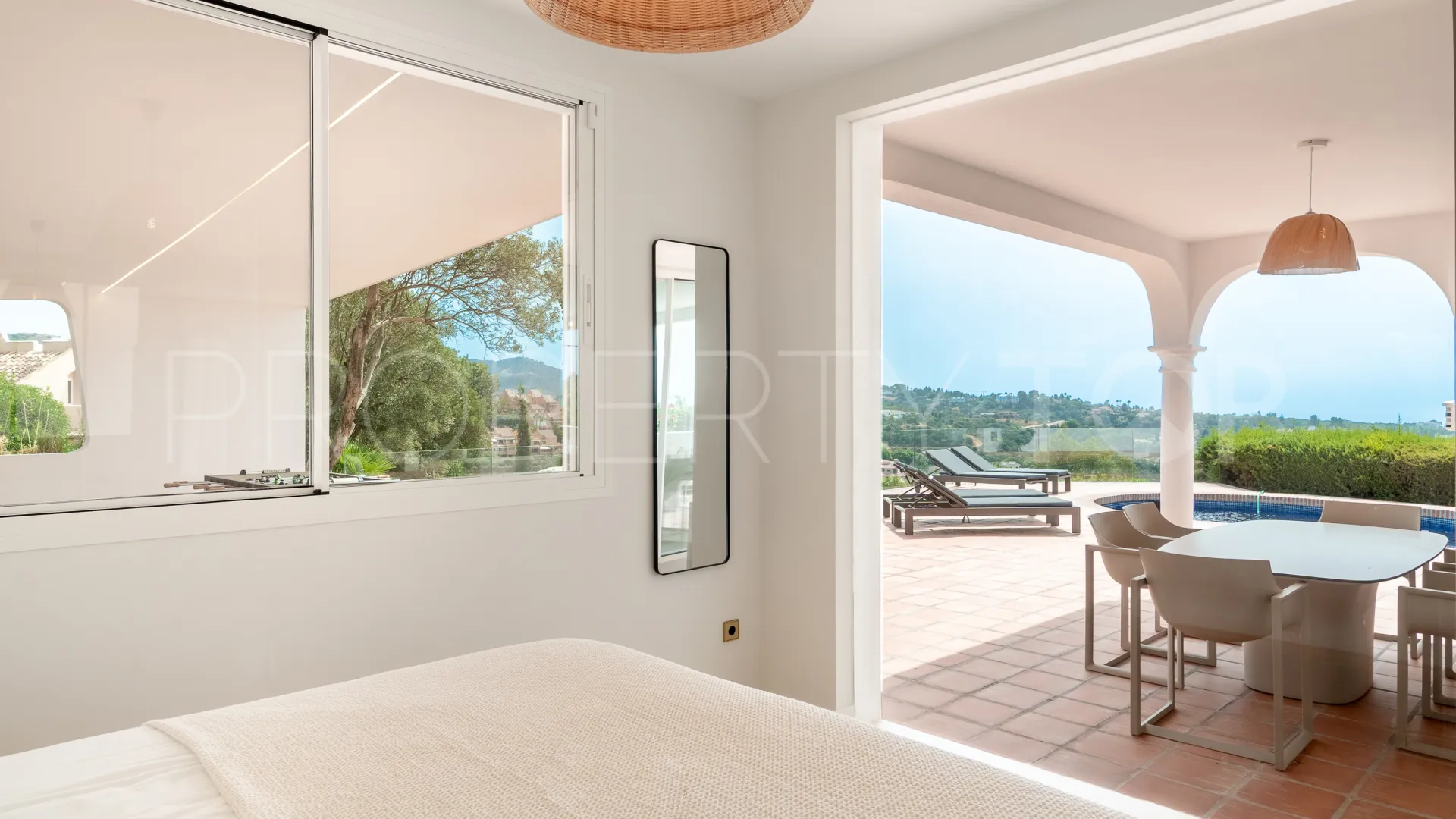 Elviria, villa de 4 dormitorios en venta