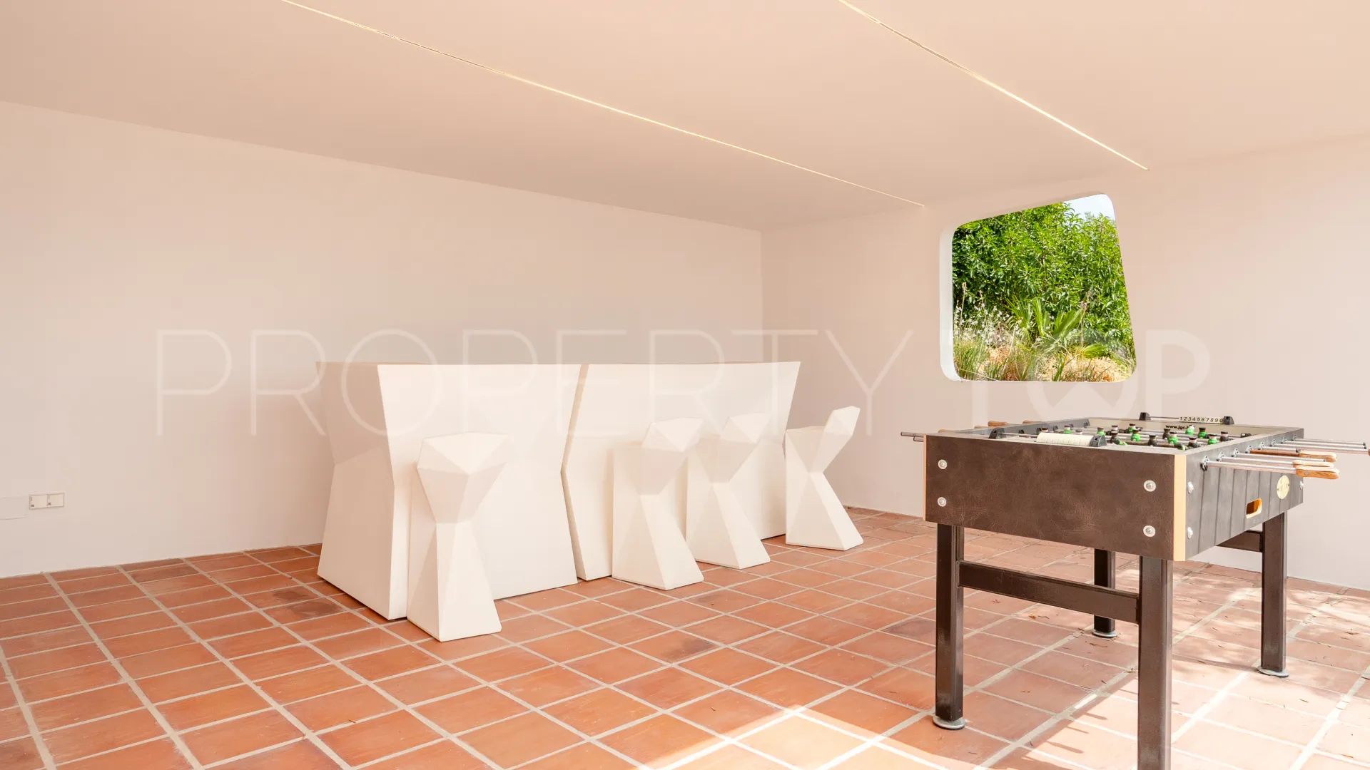 Elviria, villa de 4 dormitorios en venta