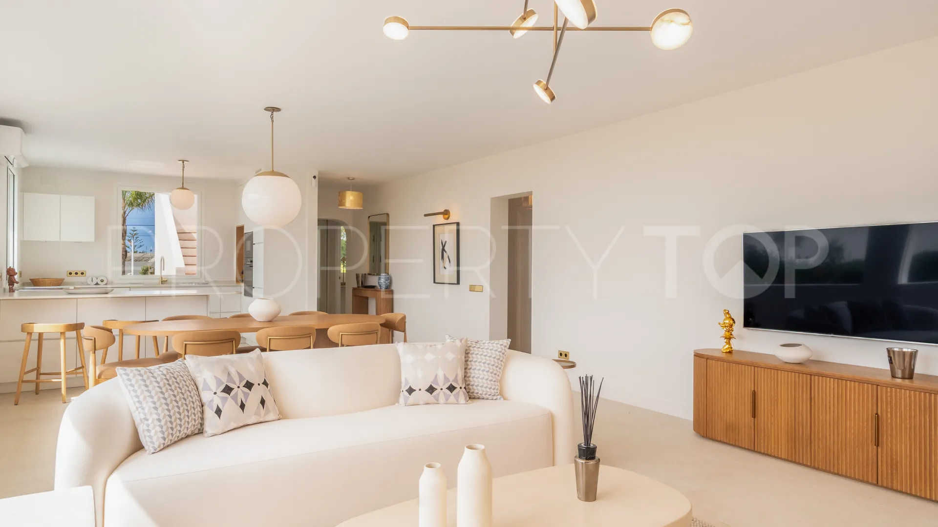 Elviria, villa de 4 dormitorios en venta