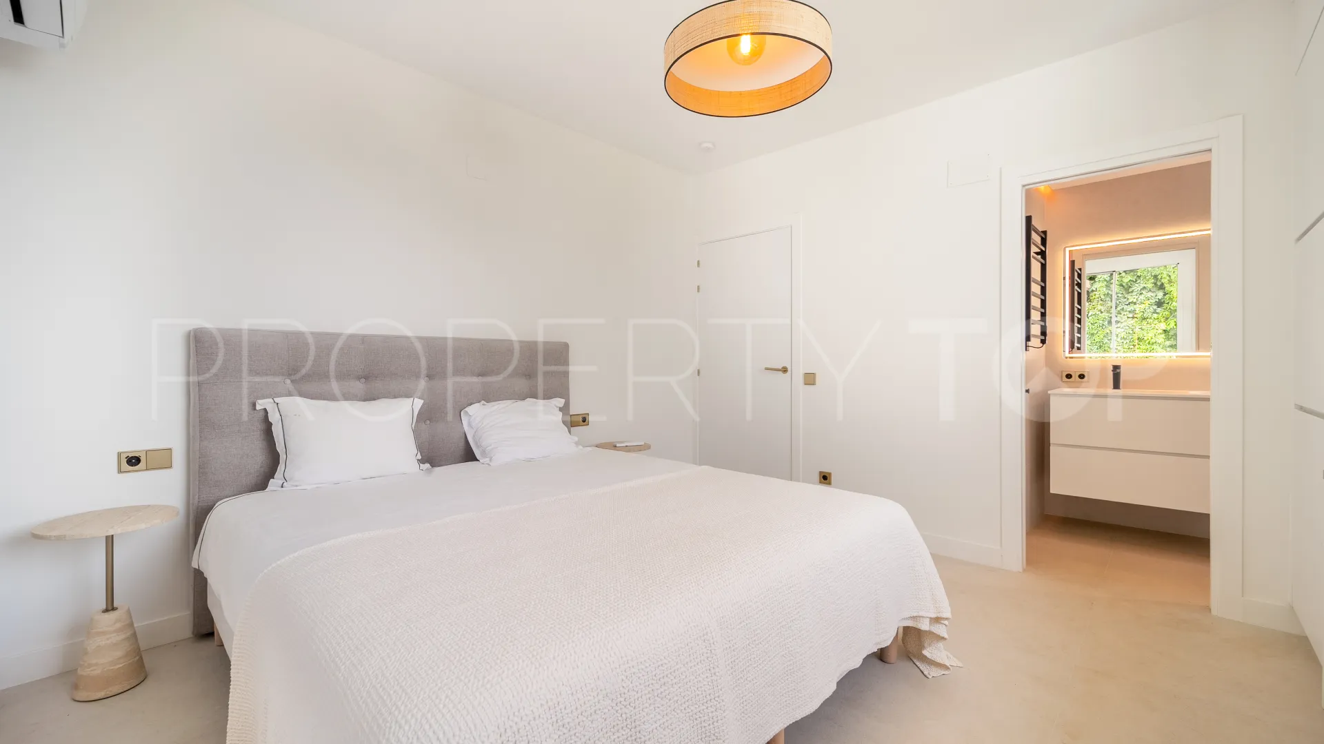 Elviria, villa de 4 dormitorios en venta