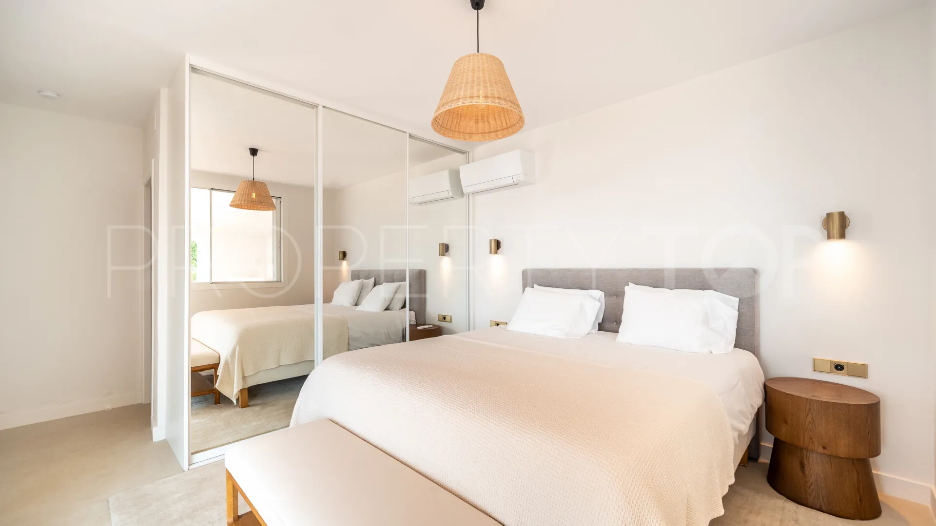 Elviria, villa de 4 dormitorios en venta