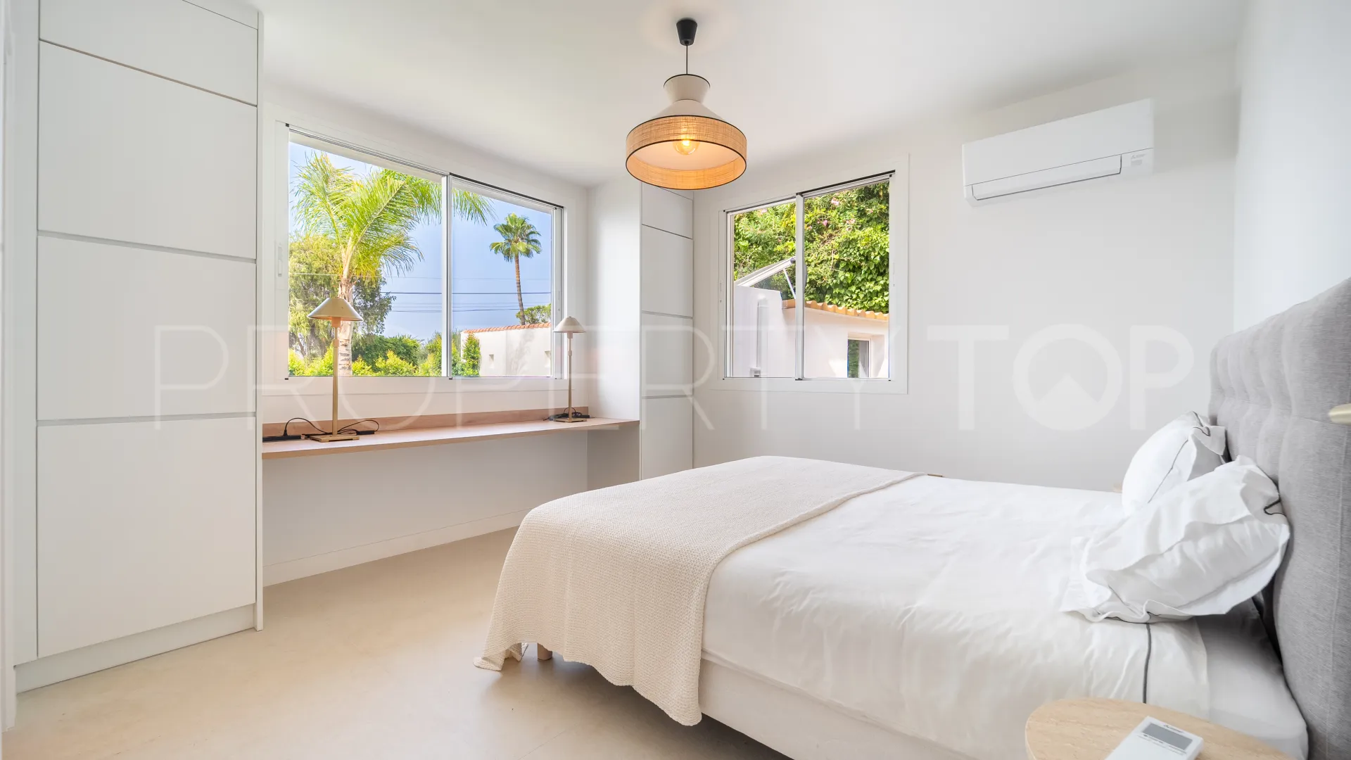 Elviria, villa de 4 dormitorios en venta