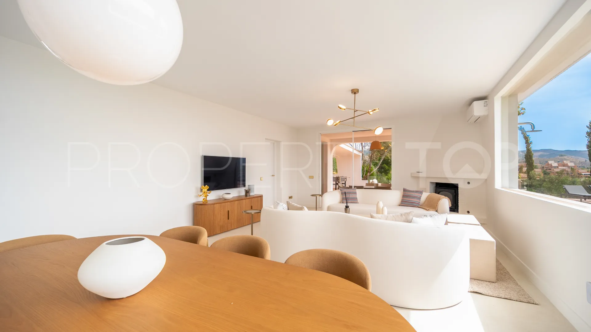 Elviria, villa de 4 dormitorios en venta
