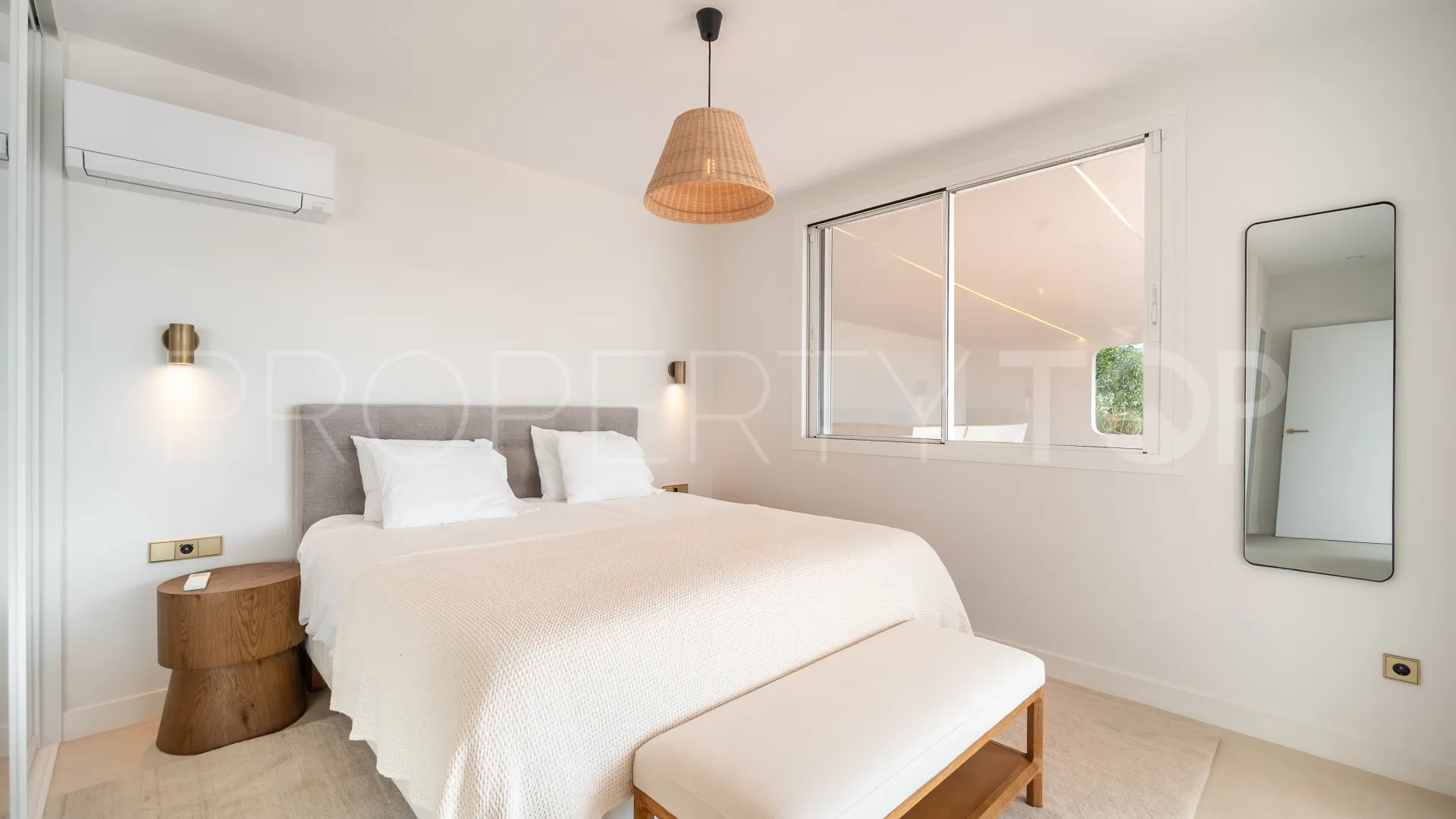 Elviria, villa de 4 dormitorios en venta