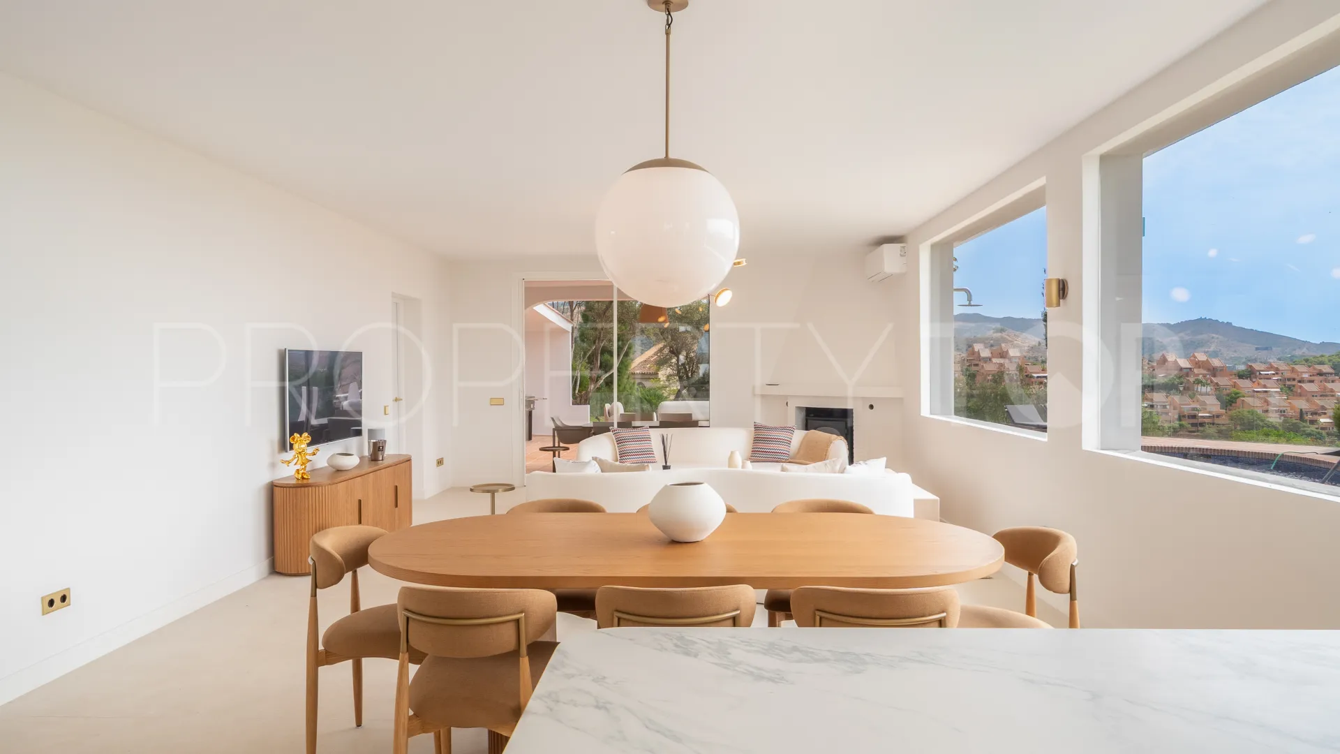 Elviria, villa de 4 dormitorios en venta