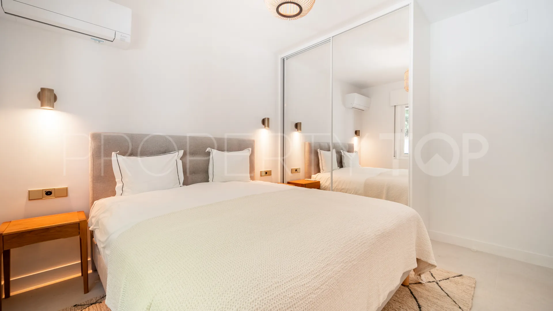 Elviria, villa de 4 dormitorios en venta