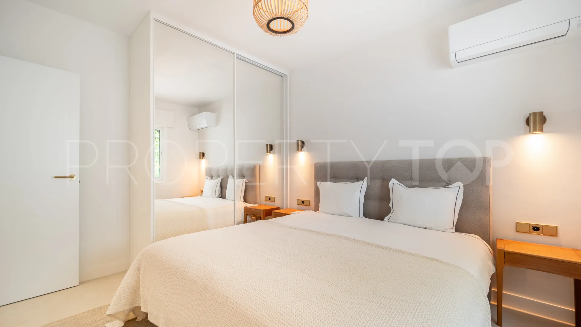 Elviria, villa de 4 dormitorios en venta