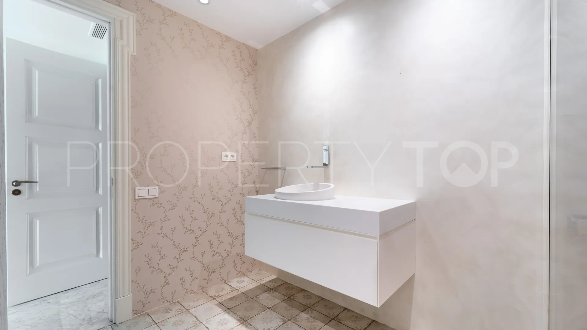 Apartamento en venta en Los Monteros Playa