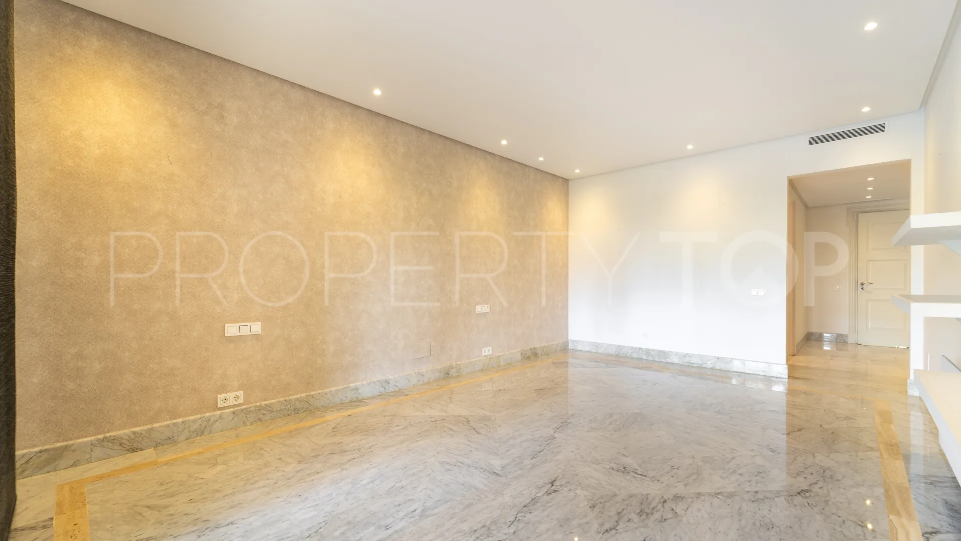 Apartamento en venta en Los Monteros Playa
