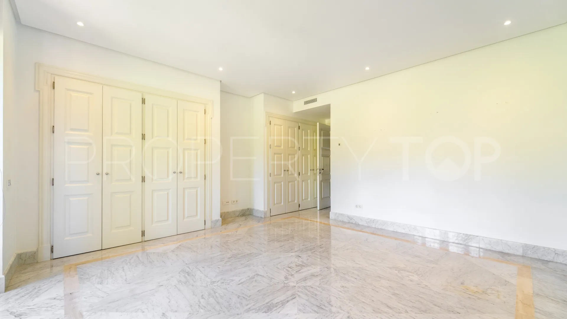 Apartamento en venta en Los Monteros Playa