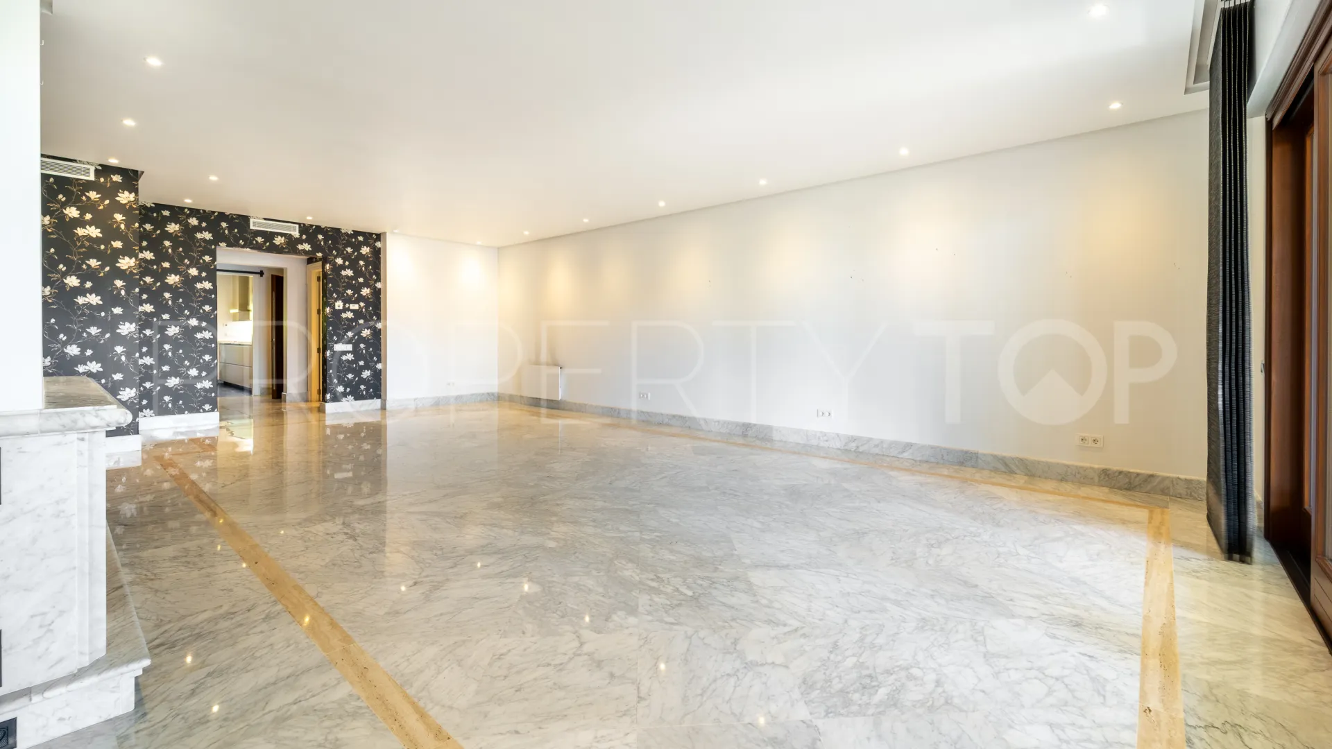 Apartamento en venta en Los Monteros Playa