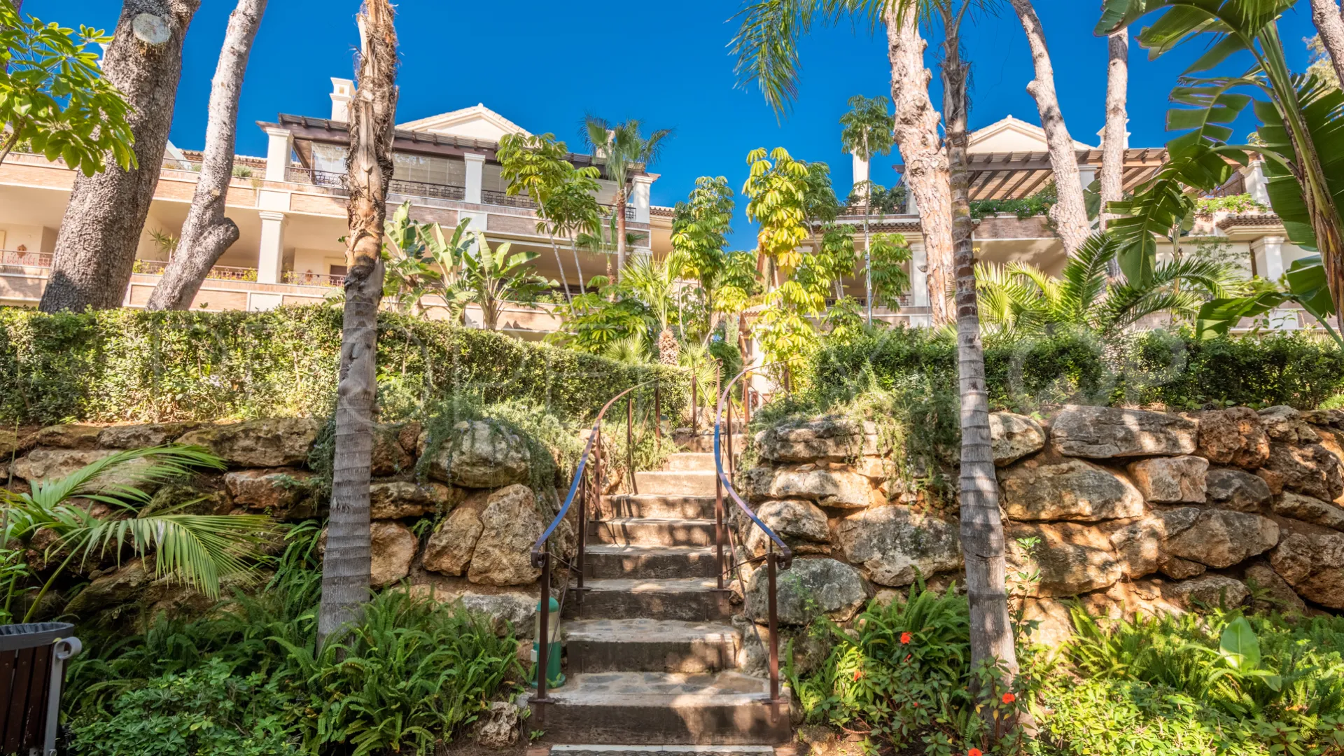 Apartamento en venta en Los Monteros Playa