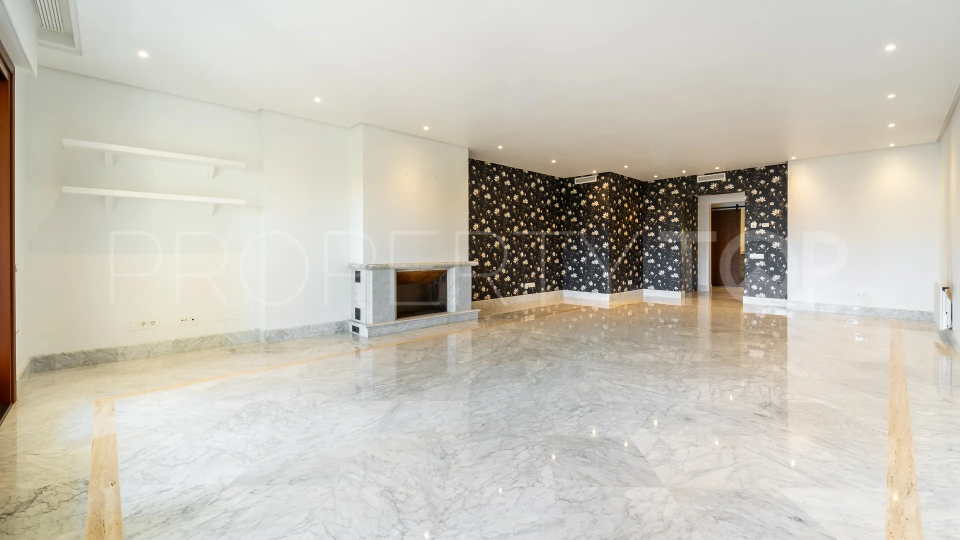 Apartamento en venta en Los Monteros Playa