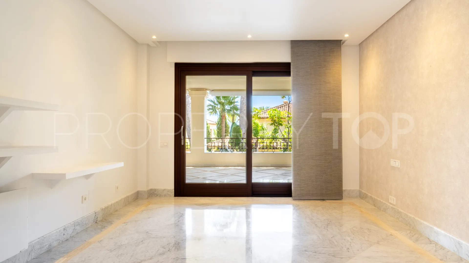 Apartamento en venta en Los Monteros Playa