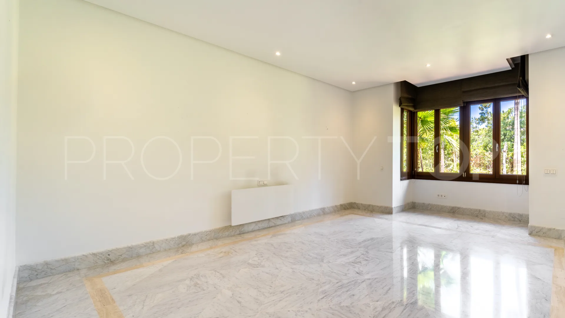 Apartamento en venta en Los Monteros Playa