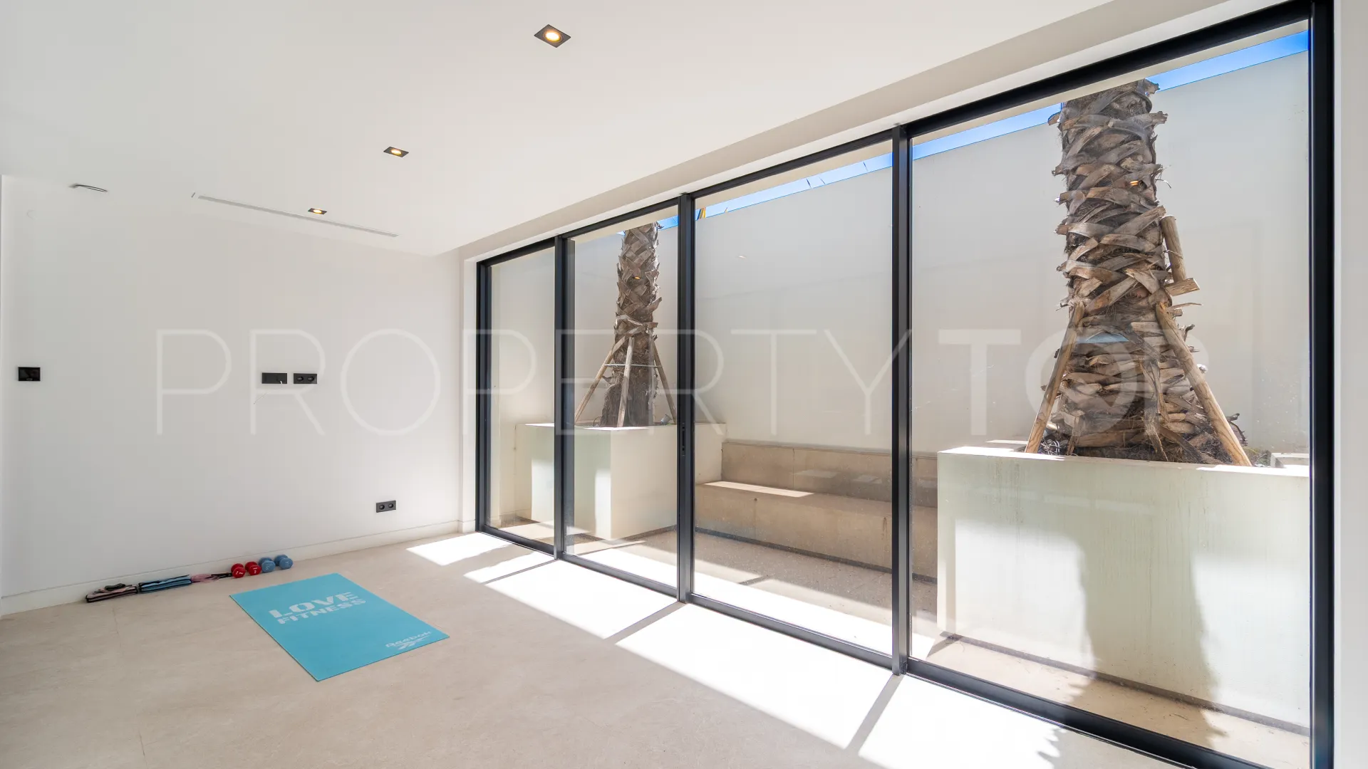 Villa en venta en Los Flamingos con 5 dormitorios
