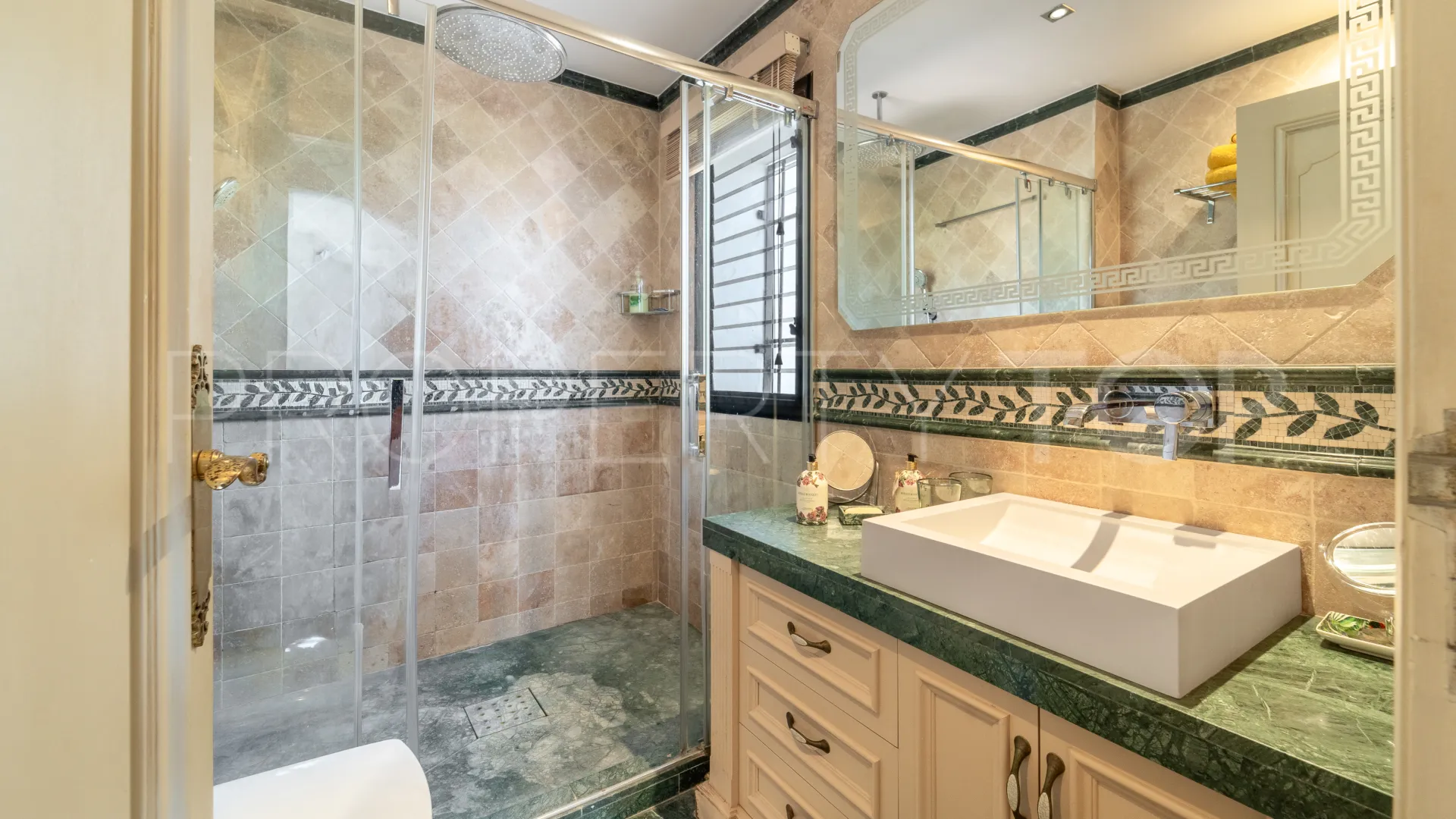 Se vende villa pareada de 3 dormitorios en Ancon Sierra