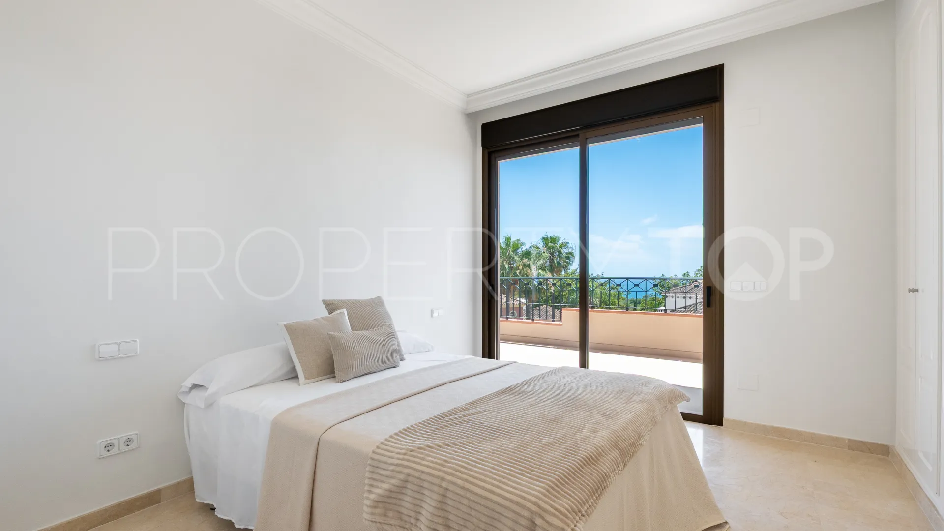 Duplex penthouse for sale in Vista Golf