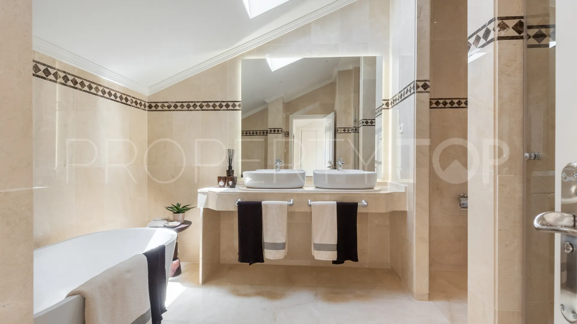 Duplex penthouse for sale in Vista Golf
