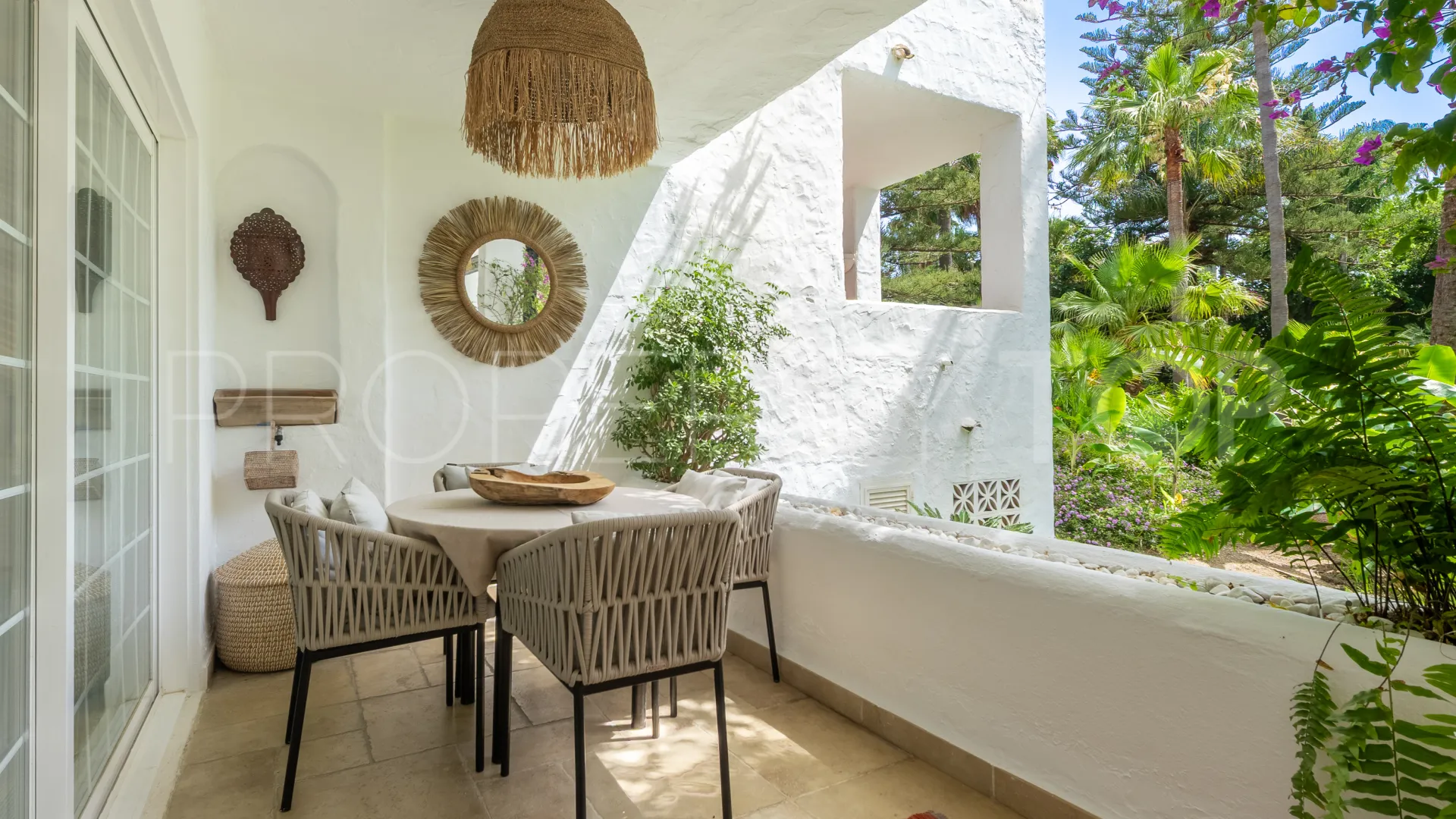 Ground floor apartment for sale in Puente Romano II with 2 bedrooms