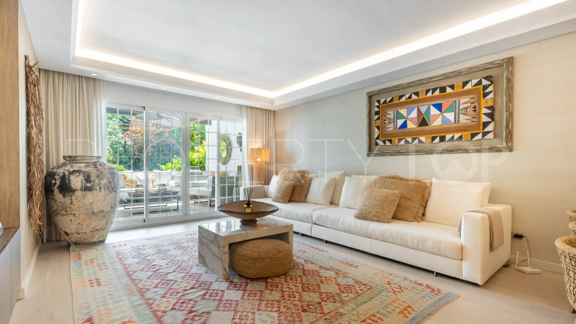 Ground floor apartment for sale in Puente Romano II with 2 bedrooms