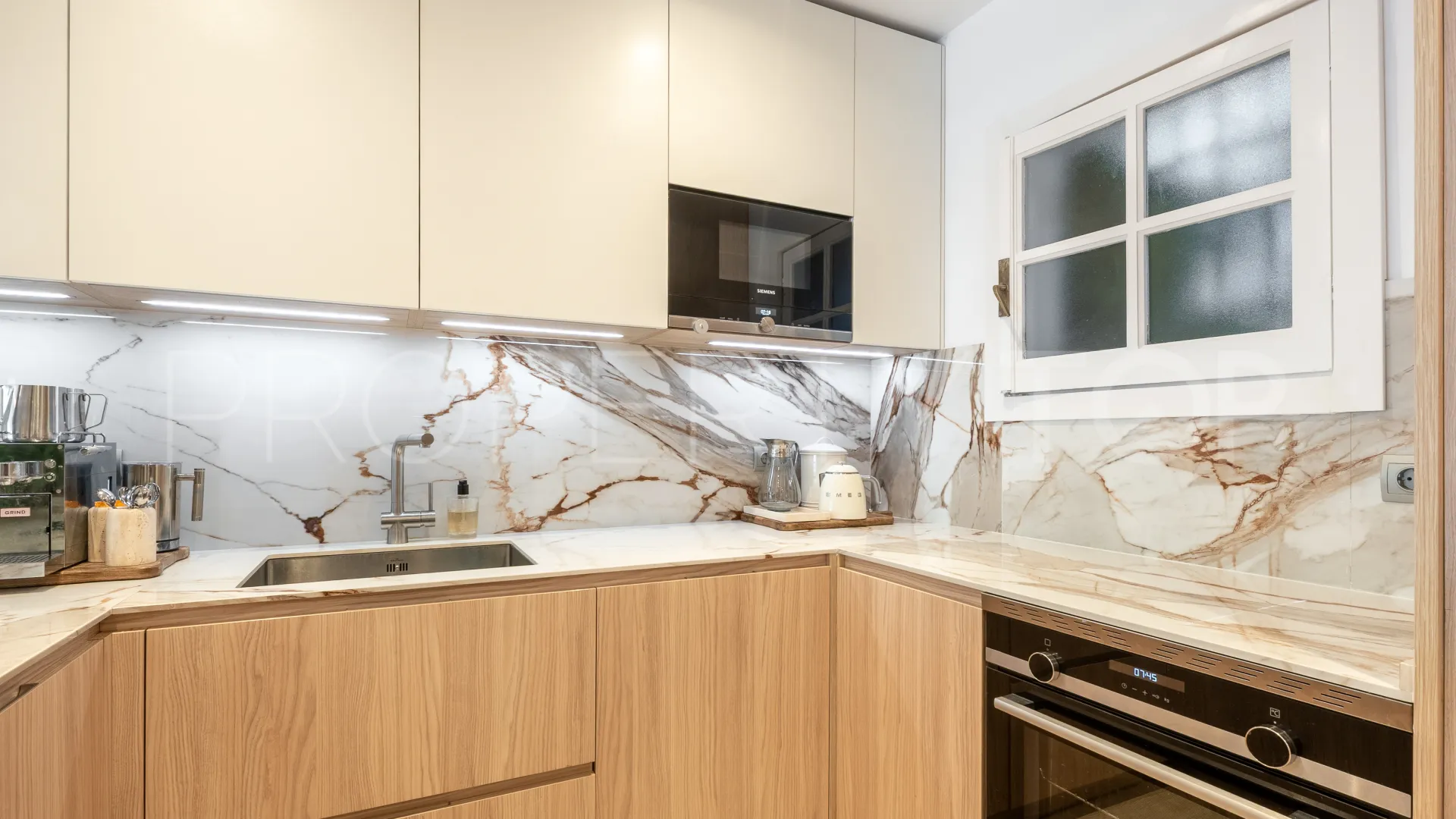 Ground floor apartment for sale in Puente Romano II with 2 bedrooms