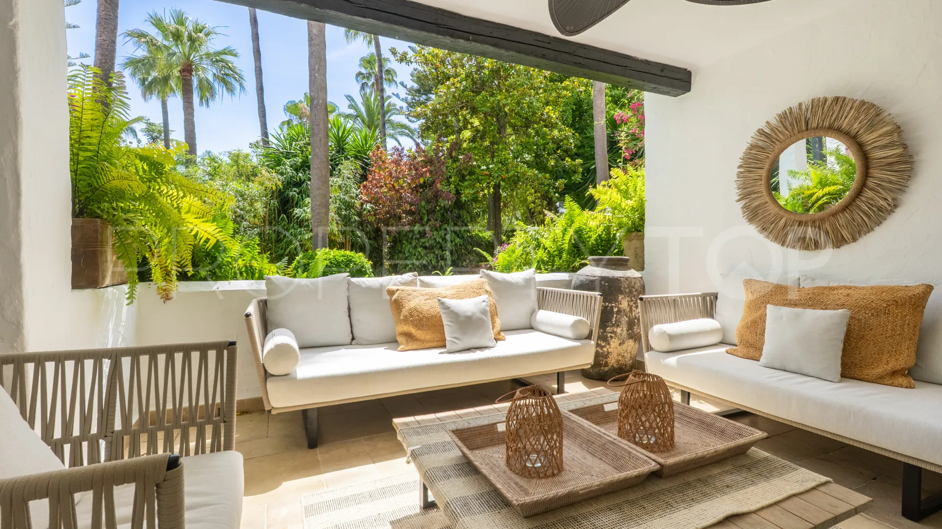 Ground floor apartment for sale in Puente Romano II with 2 bedrooms