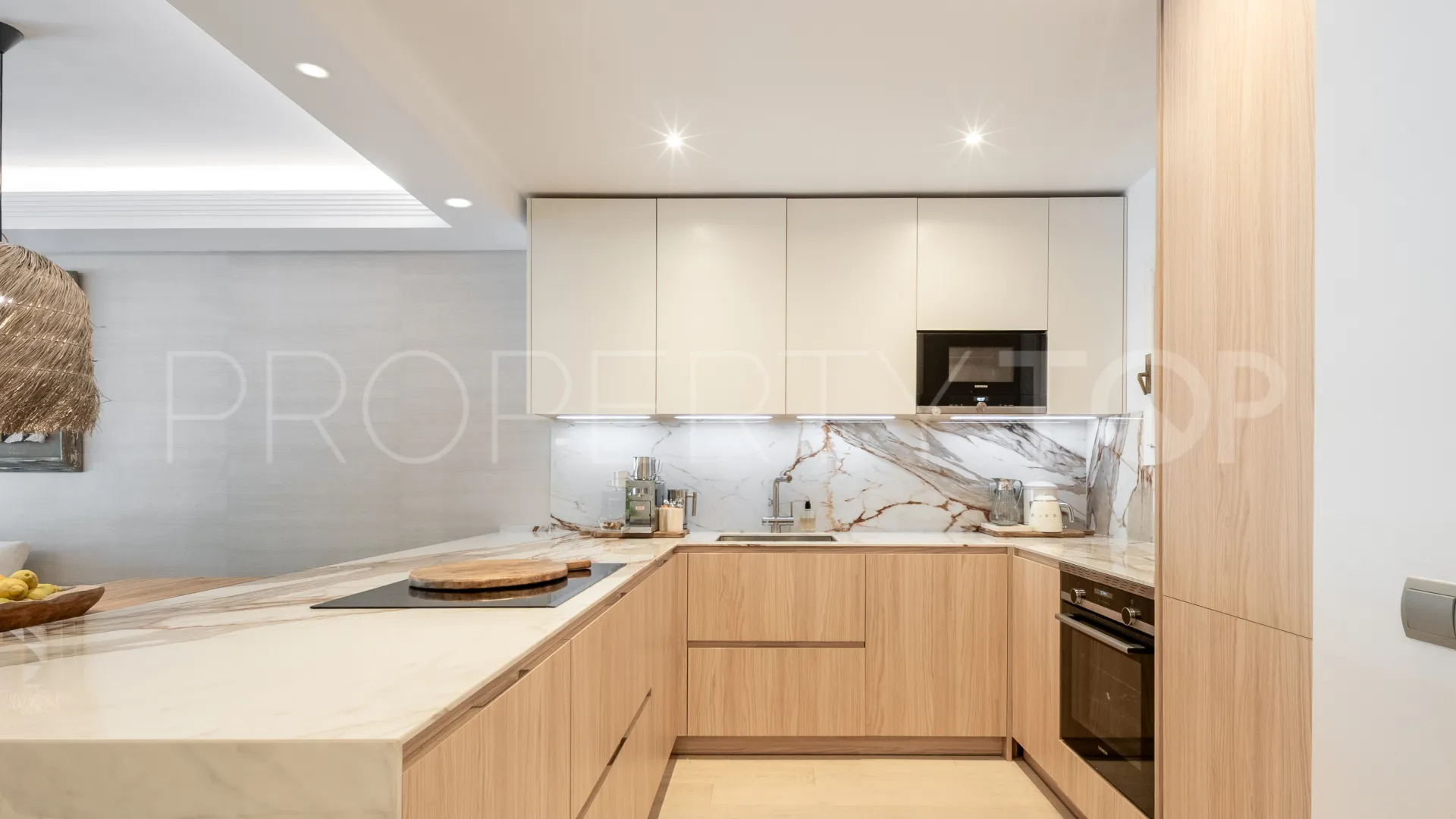 Ground floor apartment for sale in Puente Romano II with 2 bedrooms