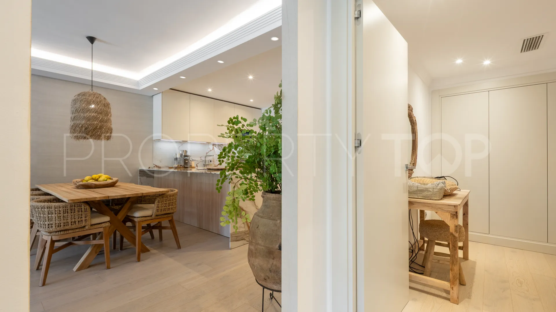 Ground floor apartment for sale in Puente Romano II with 2 bedrooms