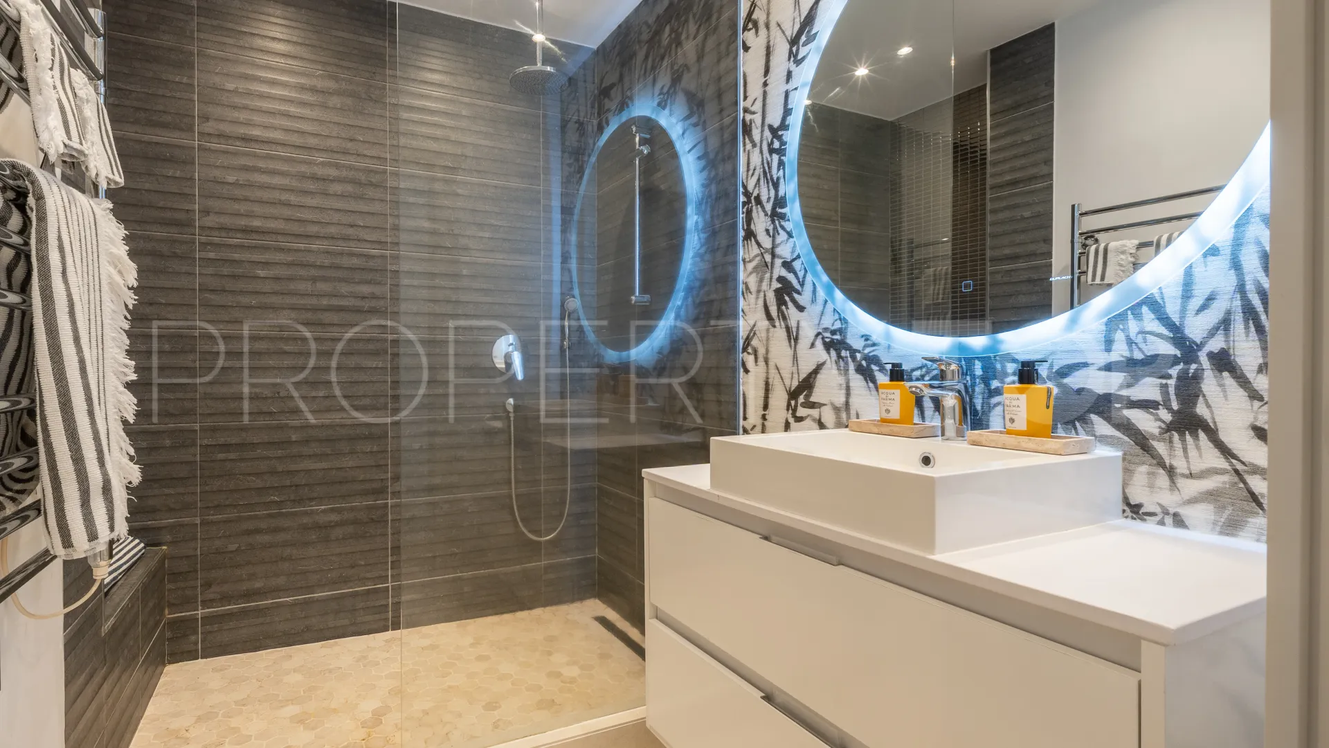 Ground floor apartment for sale in Puente Romano II with 2 bedrooms