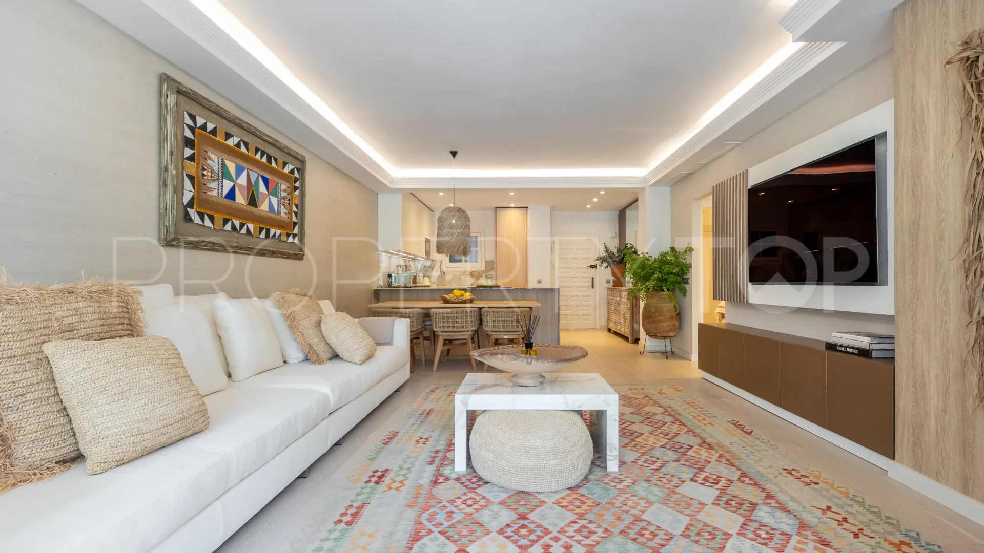 Ground floor apartment for sale in Puente Romano II with 2 bedrooms