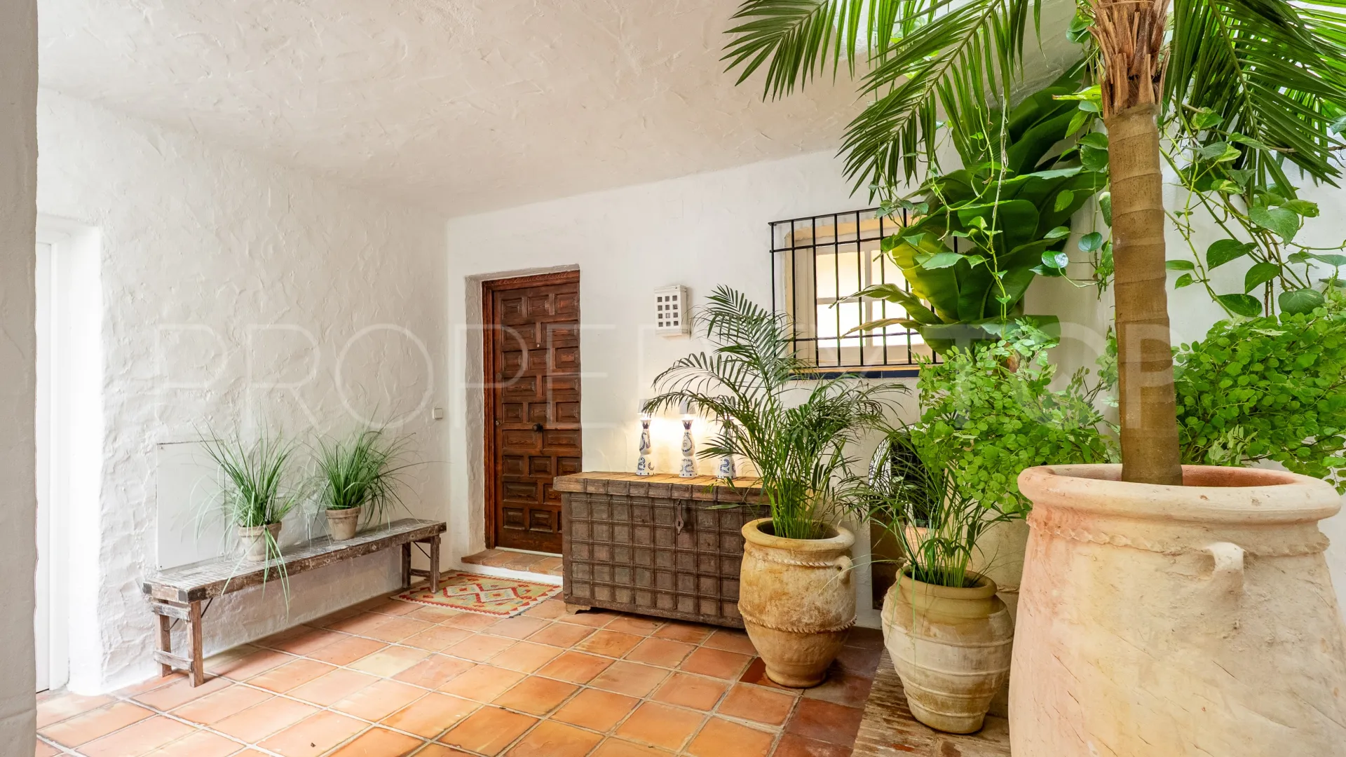Ground floor apartment for sale in Puente Romano II with 2 bedrooms