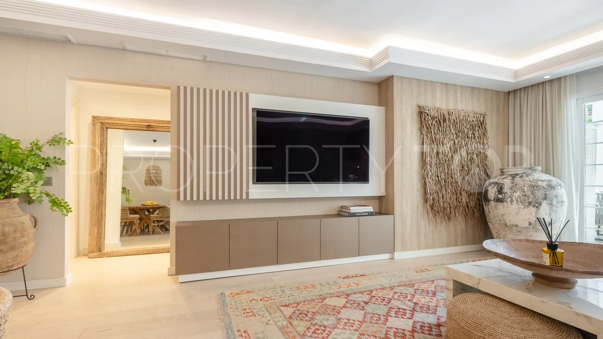 Ground floor apartment for sale in Puente Romano II with 2 bedrooms