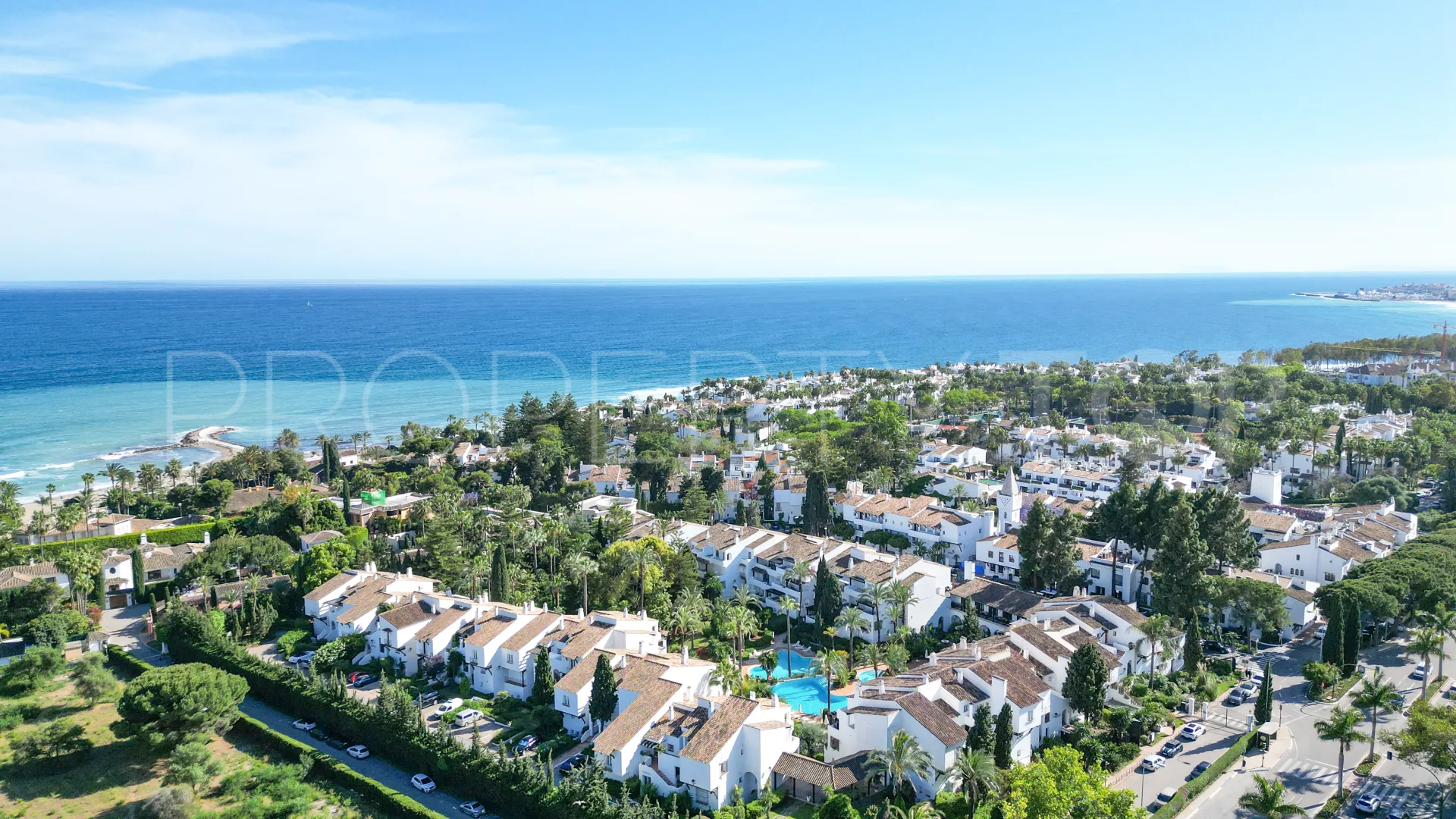 Ground floor apartment for sale in Puente Romano II with 2 bedrooms