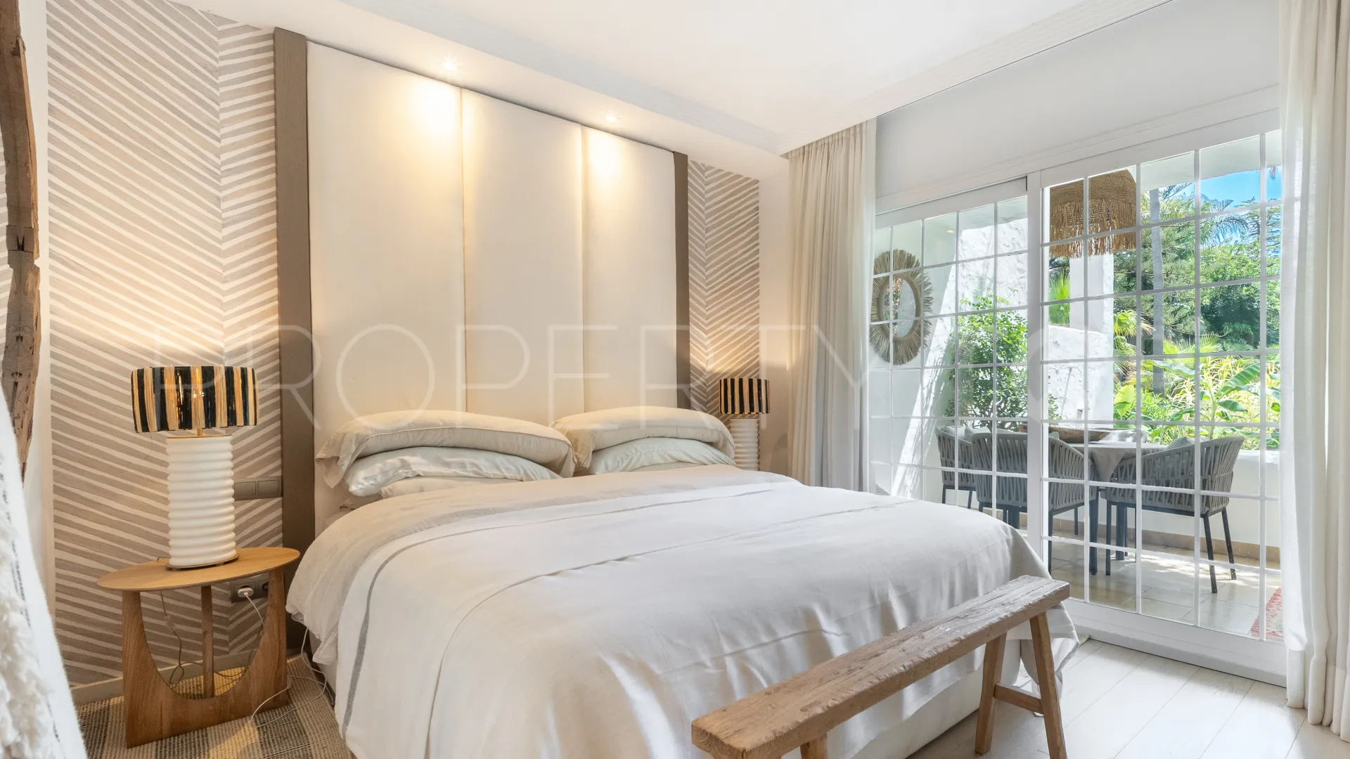 Ground floor apartment for sale in Puente Romano II with 2 bedrooms