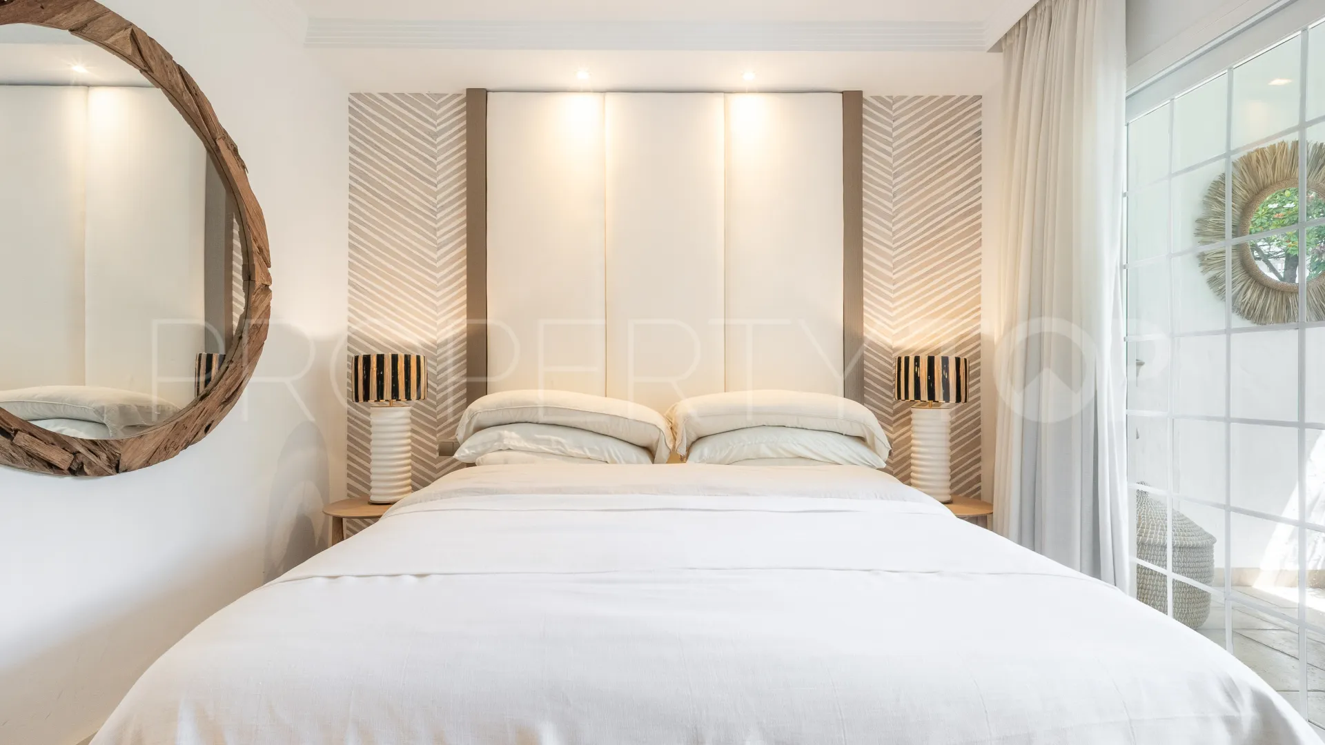 Ground floor apartment for sale in Puente Romano II with 2 bedrooms