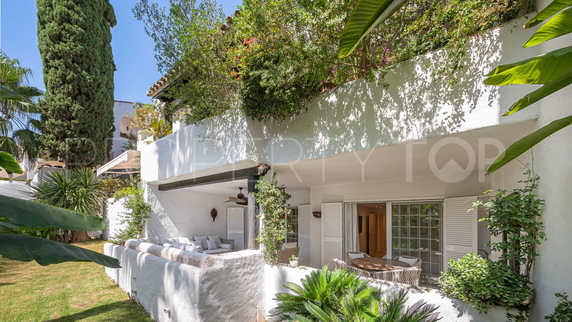 Ground floor apartment for sale in Puente Romano II with 2 bedrooms