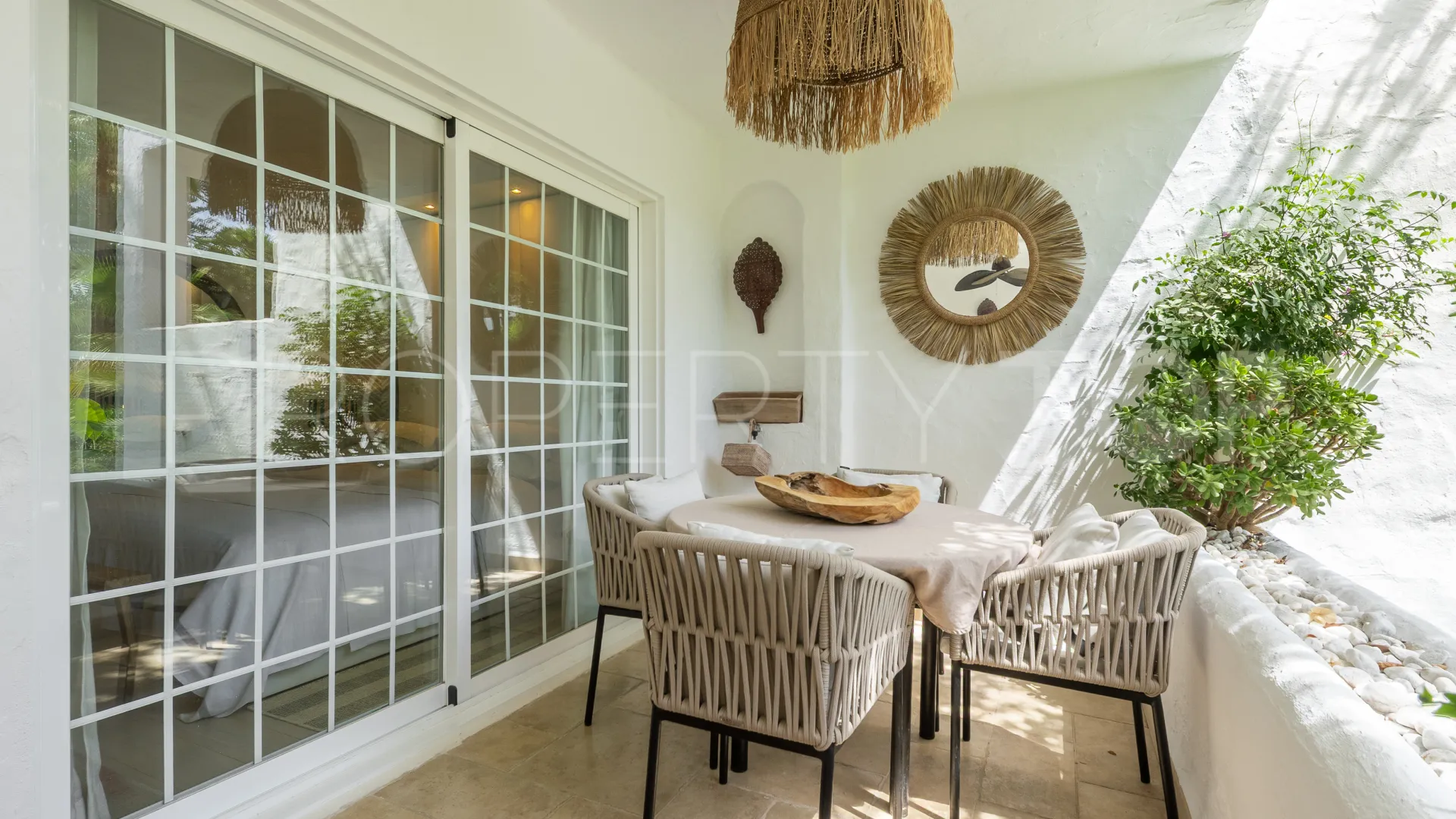 Ground floor apartment for sale in Puente Romano II with 2 bedrooms