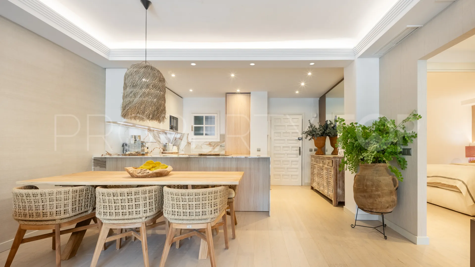 Ground floor apartment for sale in Puente Romano II with 2 bedrooms