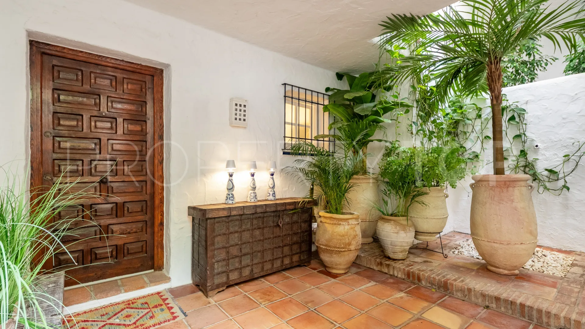 Ground floor apartment for sale in Puente Romano II with 2 bedrooms