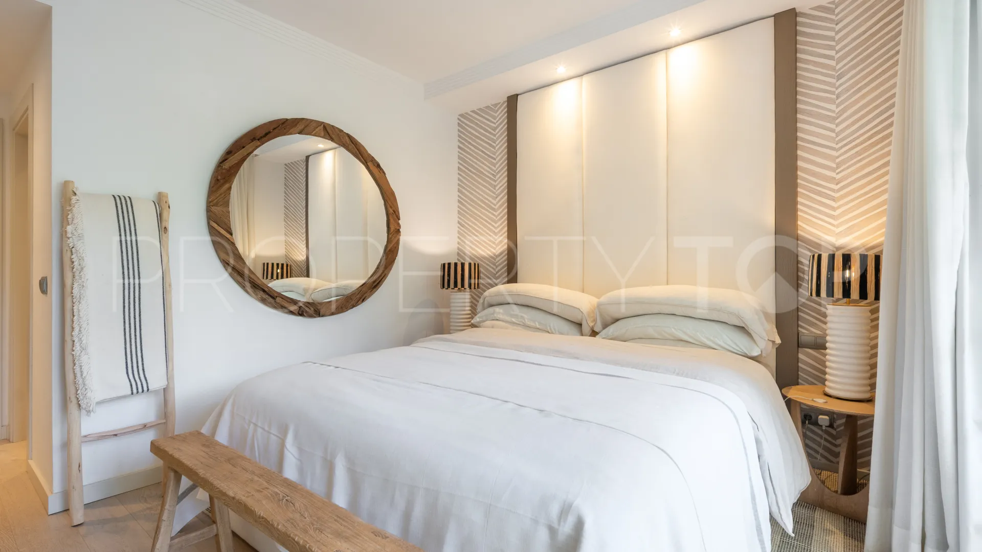 Ground floor apartment for sale in Puente Romano II with 2 bedrooms