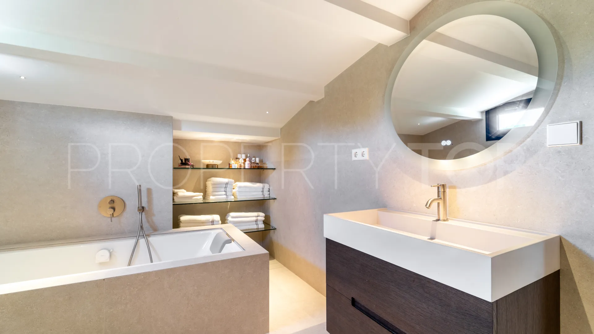 Duplex penthouse with 3 bedrooms for sale in Jardines de las Fuentes
