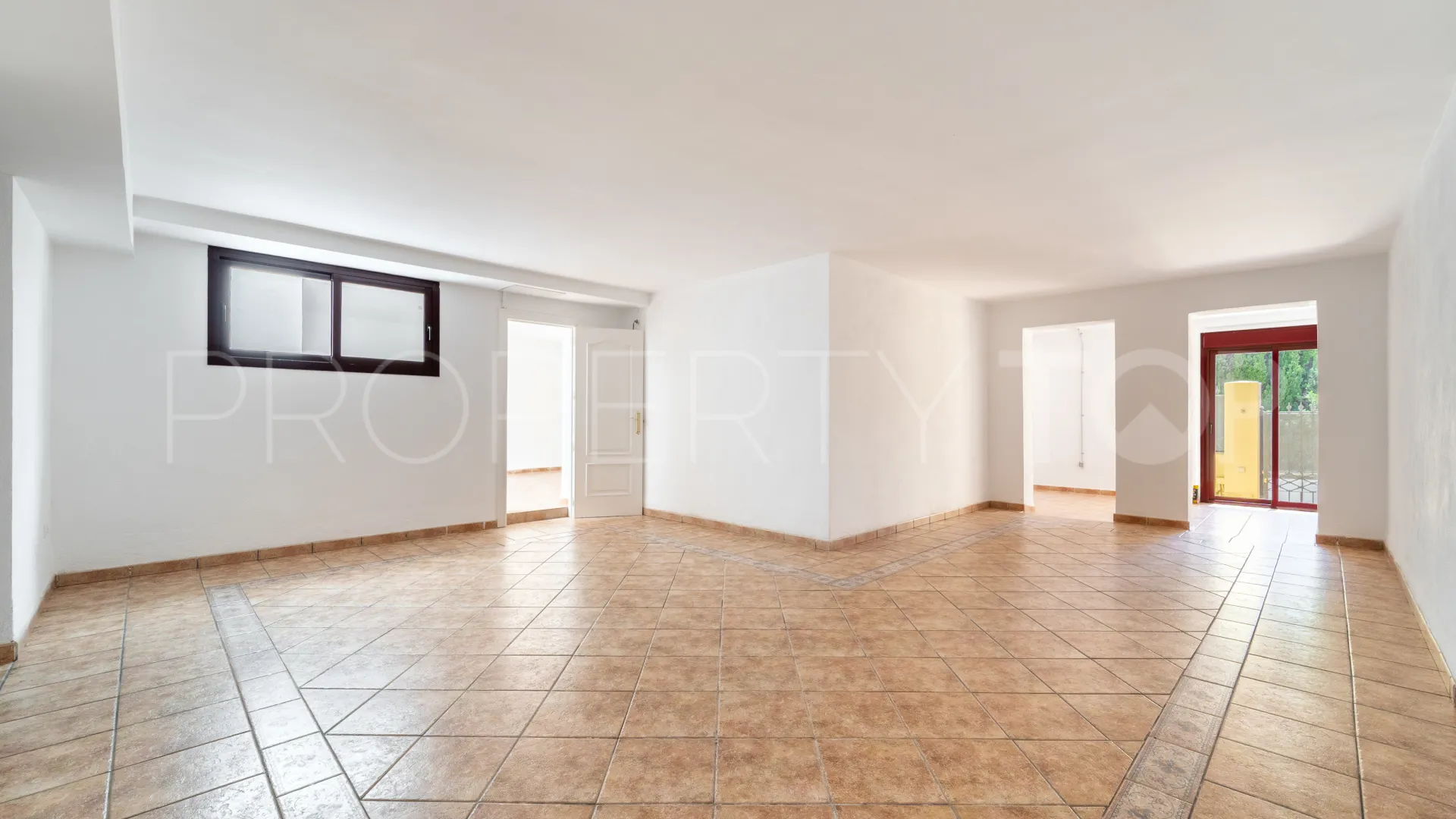 Se vende pareado en Corona de Nagüeles de 3 dormitorios