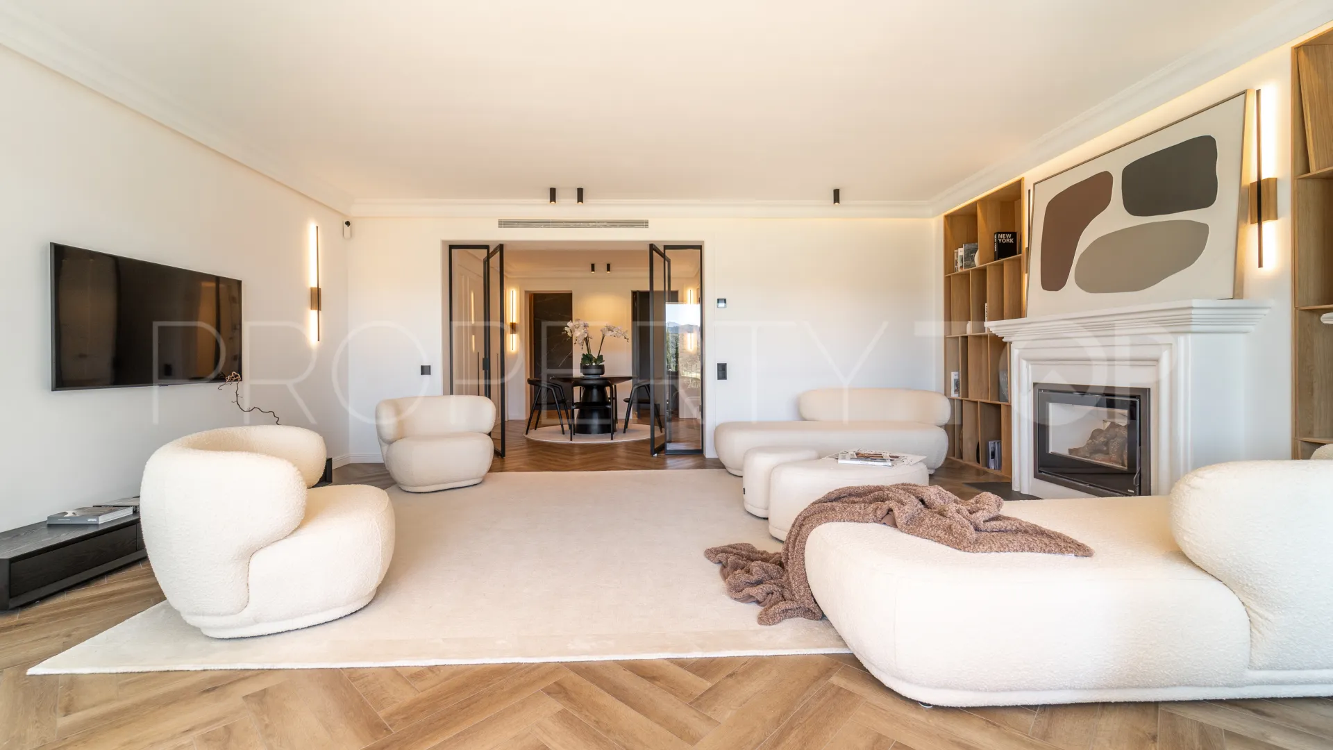For sale 3 bedrooms town house in Monte Halcones