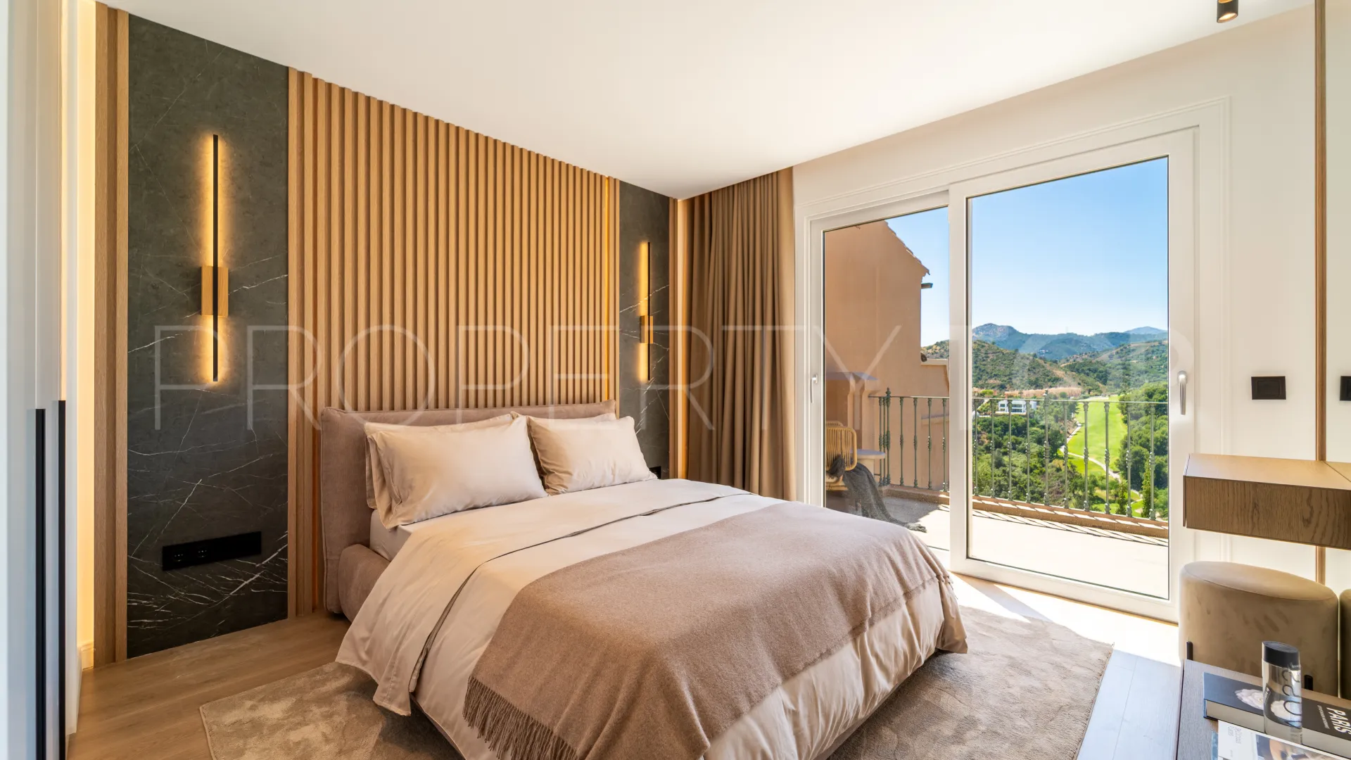 For sale 3 bedrooms town house in Monte Halcones